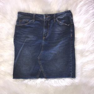 Universal thread denim skirt